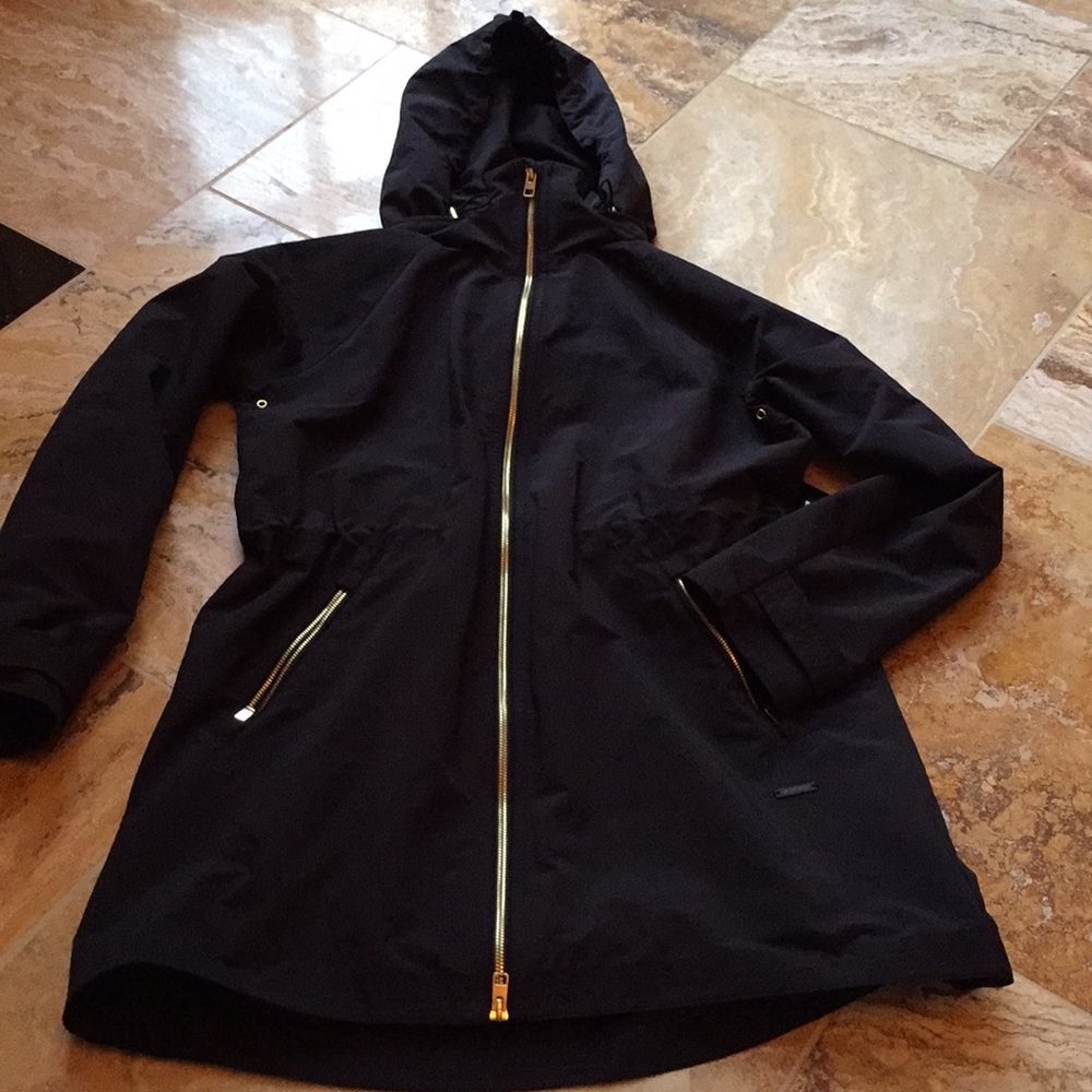 Athleta zip raincoat/Retractable hood/drawstring